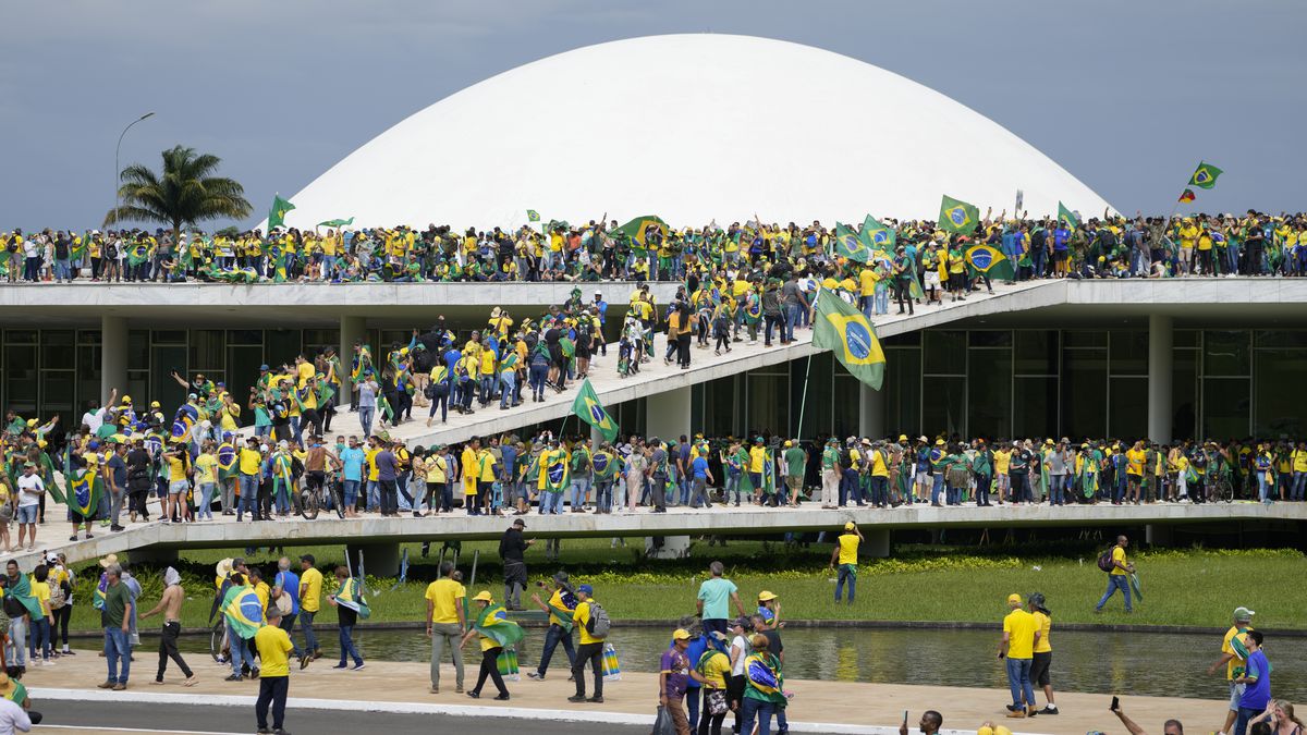 Brasil: 150 detenidos en toma de congreso