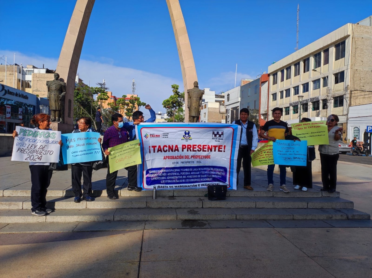 Gremios del sector Salud realizan protesta ante reclados al MEF
