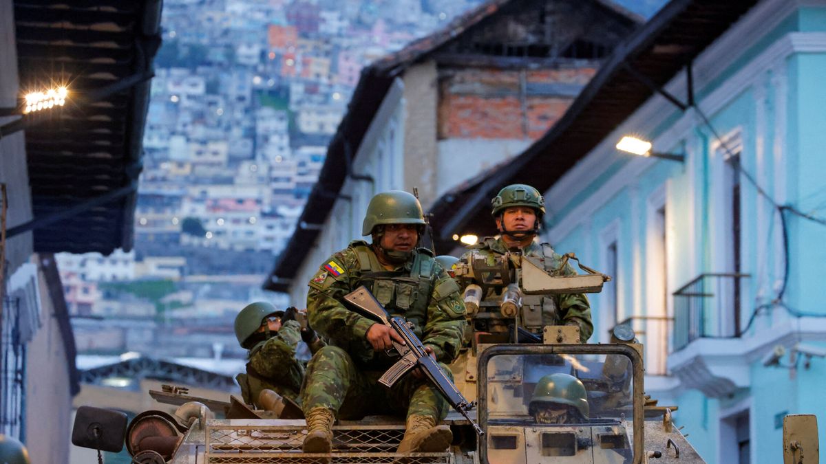 Ecuador amanece en tensa calma tras jornada de terror
