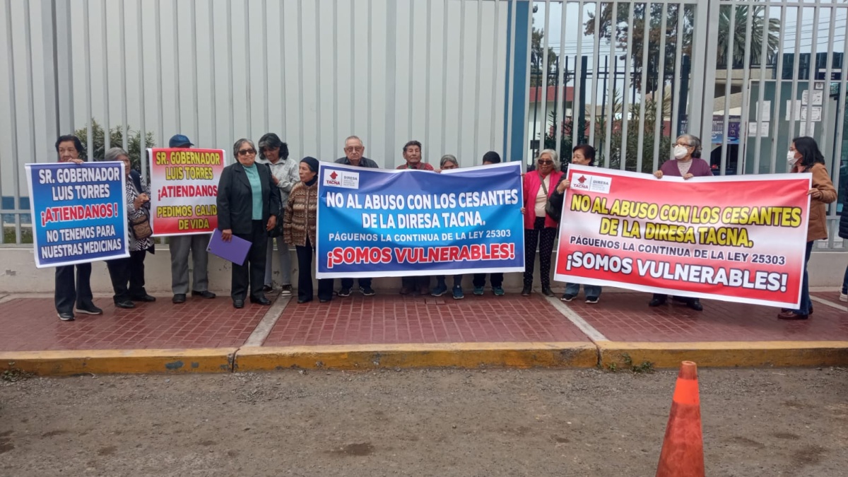 Cesante y jubilados Diresa Tacna exigen pago de beneficios de la ley 25303