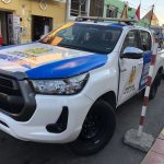Vehículo choca contra camioneta de serenazgo