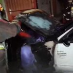 Auto se incendia en cochera