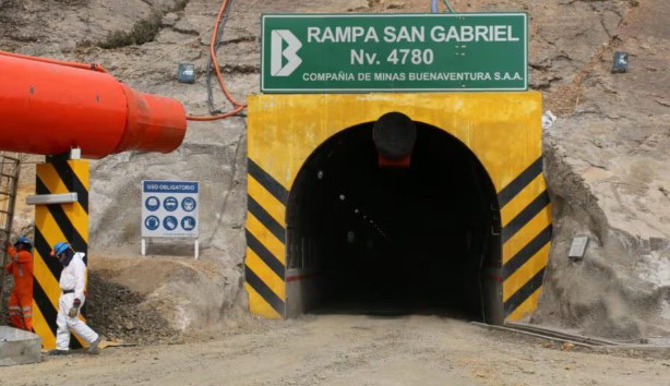 Trabajador muere sepultado tras deslizamiento en mina San Gabriel