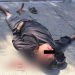 Hombre es hallado desangrándose en plaza