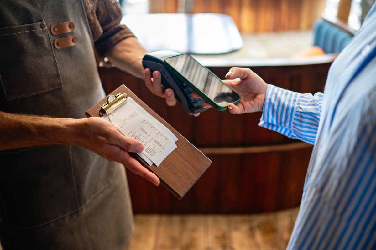 Consumidores priorizan compras responsables y evalúan mejor sus gastos