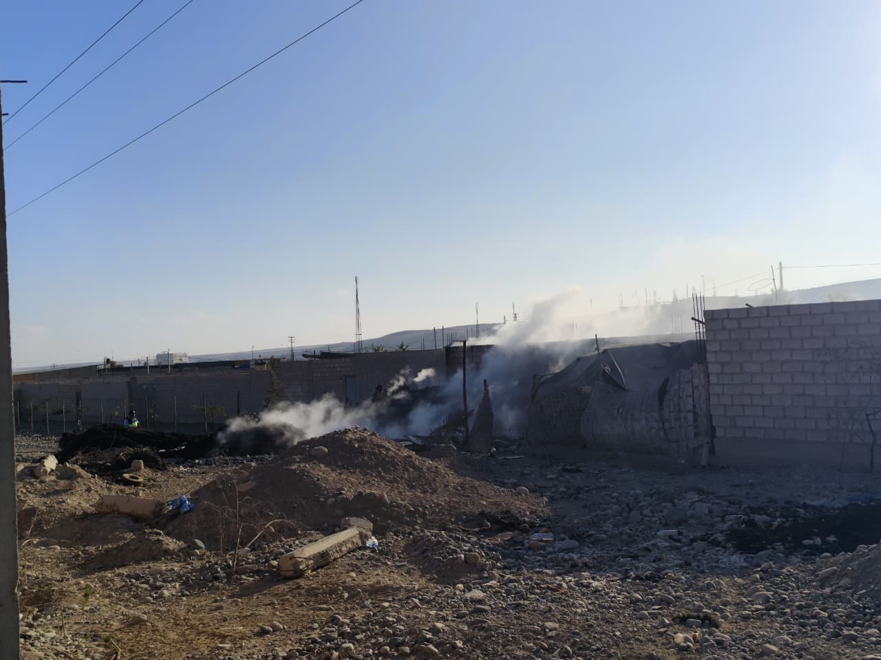 Amago de incendio en terreno baldío moviliza a bomberos en la parte baja de Tacna