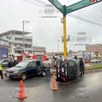 Choque y volcadura en Cono Sur