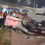 Persecución policial termina con volcadura de vehículo y tres heridos