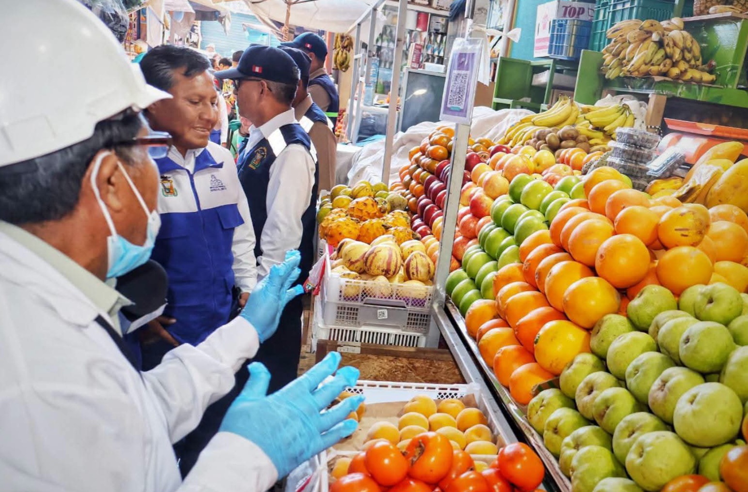 Fiscalizan comerciantes en «La Playita» y decomisan balanzas adulteradas en Moquegua