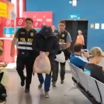 Bajo custodia policial llegan a Lima el exjuez Tinco Luján y otros investigados de Apurímac
