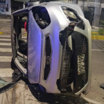 Dos mujeres resultan heridas al volcar su vehículo