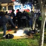 Mujer es hallada muerta en plaza del Cono Sur