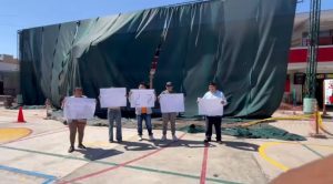 Más de 500 escolares se ven afectados. Padres de familia protestan por la demora de las autoridades en solucionar el problema. 