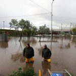 Fuertes lluvias inundan estaciones del metro y provocan colapso del transporte en Santiago de Chile
