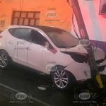 Camioneta con placa chilena derriba poste en el Cercado