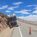 Dos camiones cisterna bolivianos sufren accidentes en la carretera Binacional en Torata