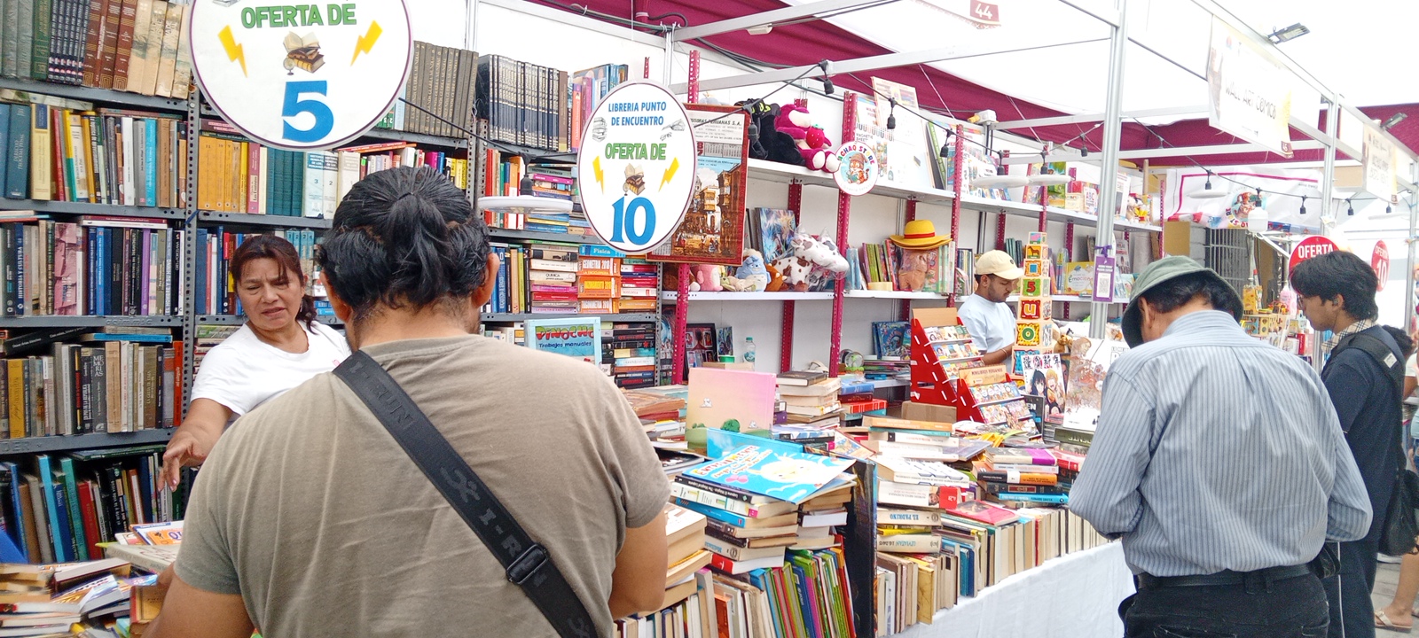 Feria Internacional del Libro de Moquegua bordea los 30 mil visitantes