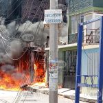 Voraz incendio en local de plásticos consume siete viviendas en el Cercado de Moquegua
